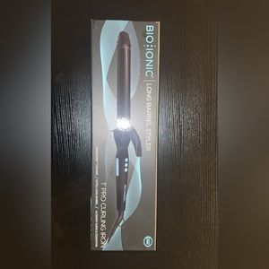 Bio Ionic long barrel styler! It is a 1” Pro curling iron!